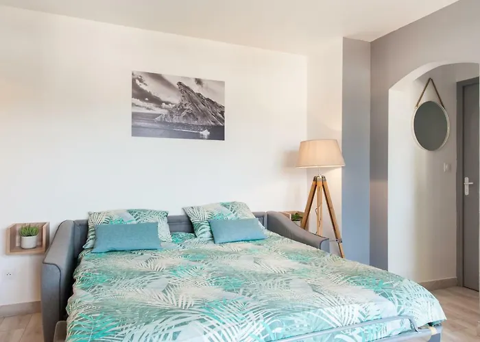 T2 Confort - Calme - Proche Apartment *