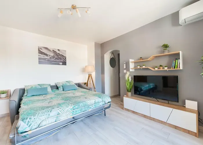 T2 Confort - Calme - Proche Apartment *